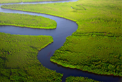 Presiones corporativas impiden implementación de ley de aguas